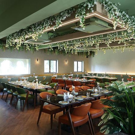 Hotel Gautam Lonavala Kültér fotó