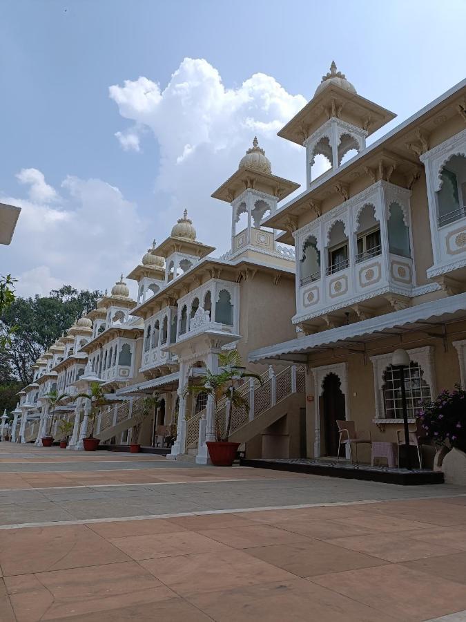 Hotel Gautam Lonavala Kültér fotó