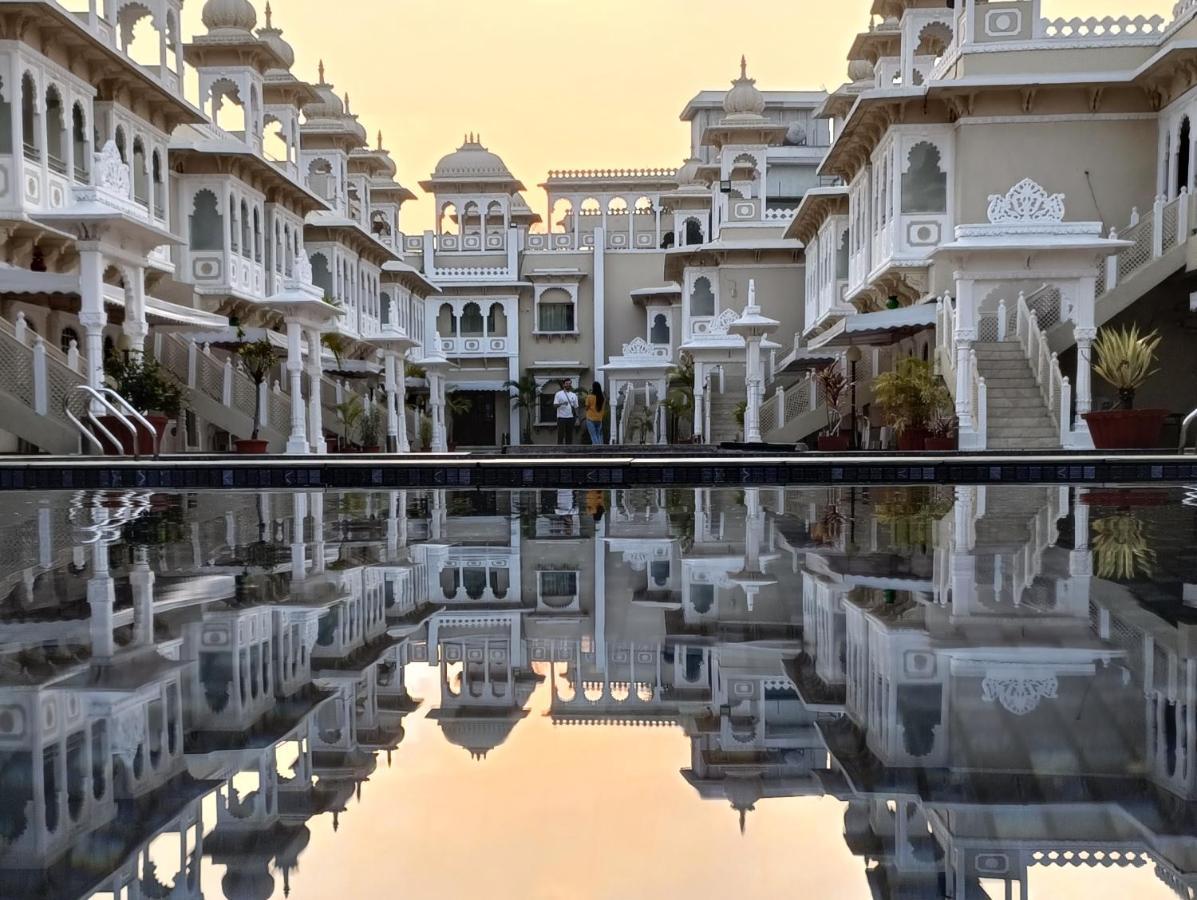 Hotel Gautam Lonavala Kültér fotó