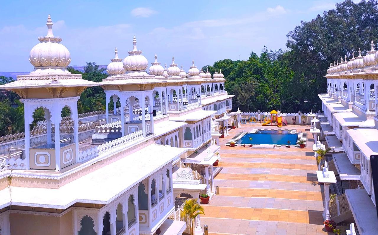 Hotel Gautam Lonavala Kültér fotó