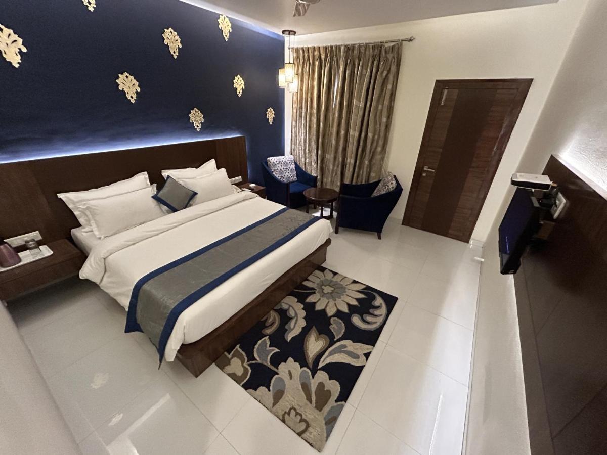Hotel Gautam Lonavala Kültér fotó