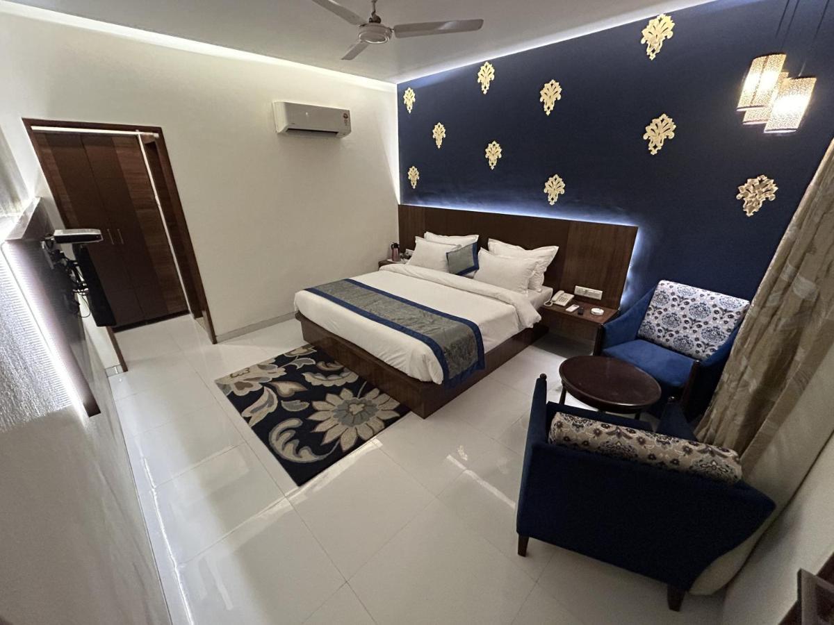 Hotel Gautam Lonavala Kültér fotó