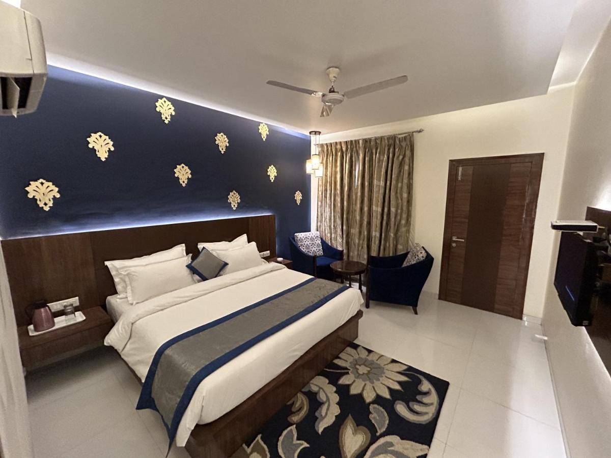 Hotel Gautam Lonavala Kültér fotó