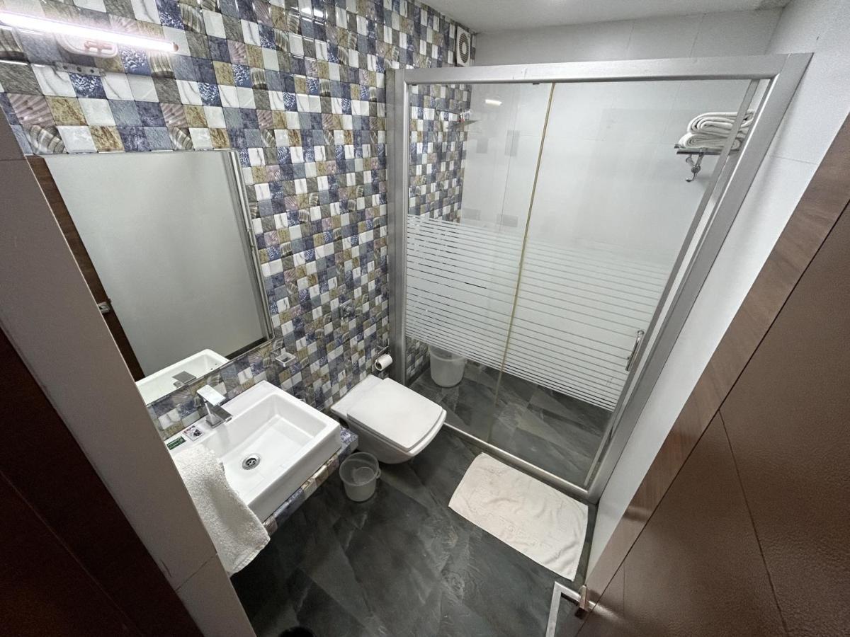 Hotel Gautam Lonavala Kültér fotó