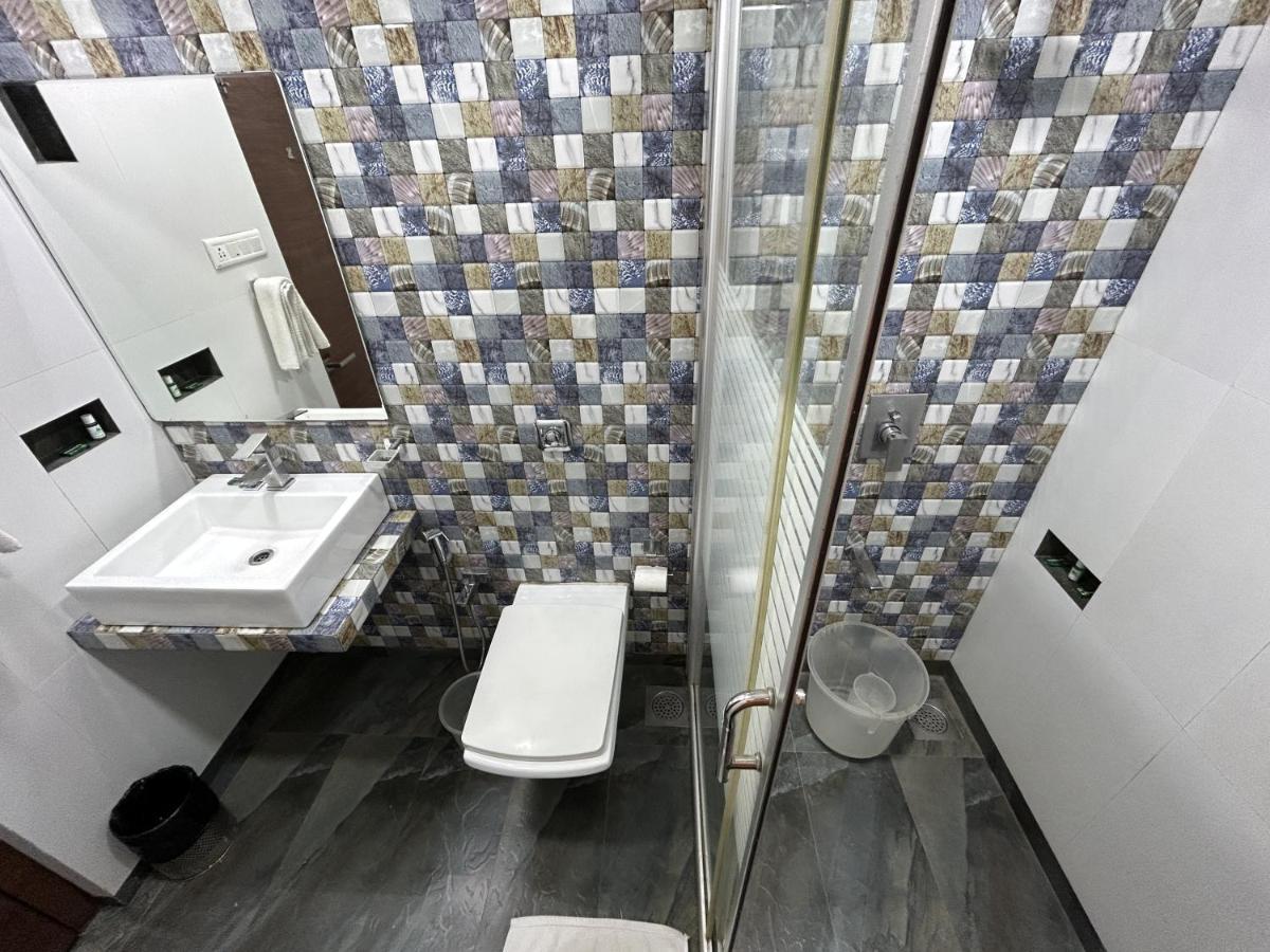 Hotel Gautam Lonavala Kültér fotó