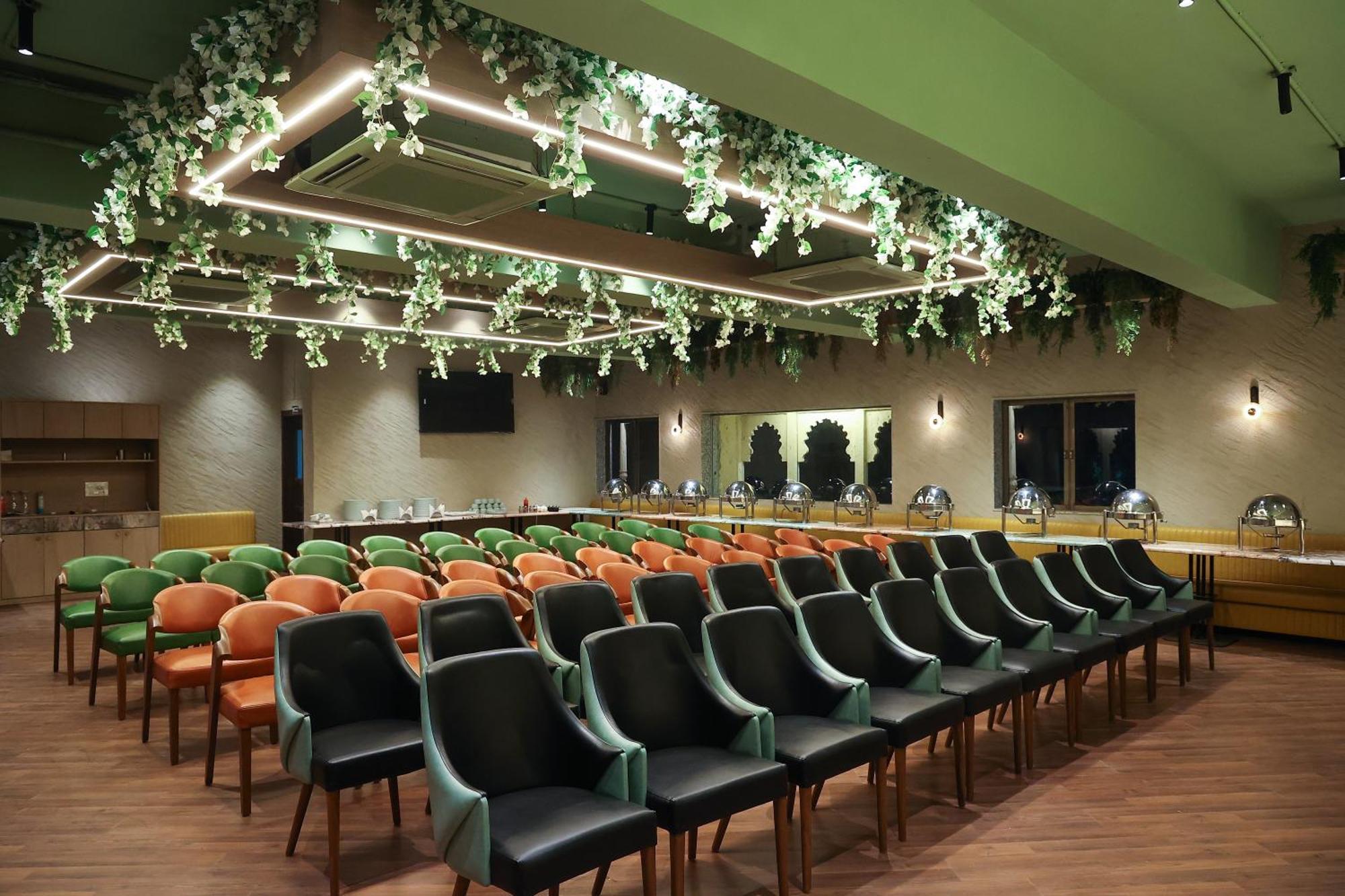 Hotel Gautam Lonavala Kültér fotó